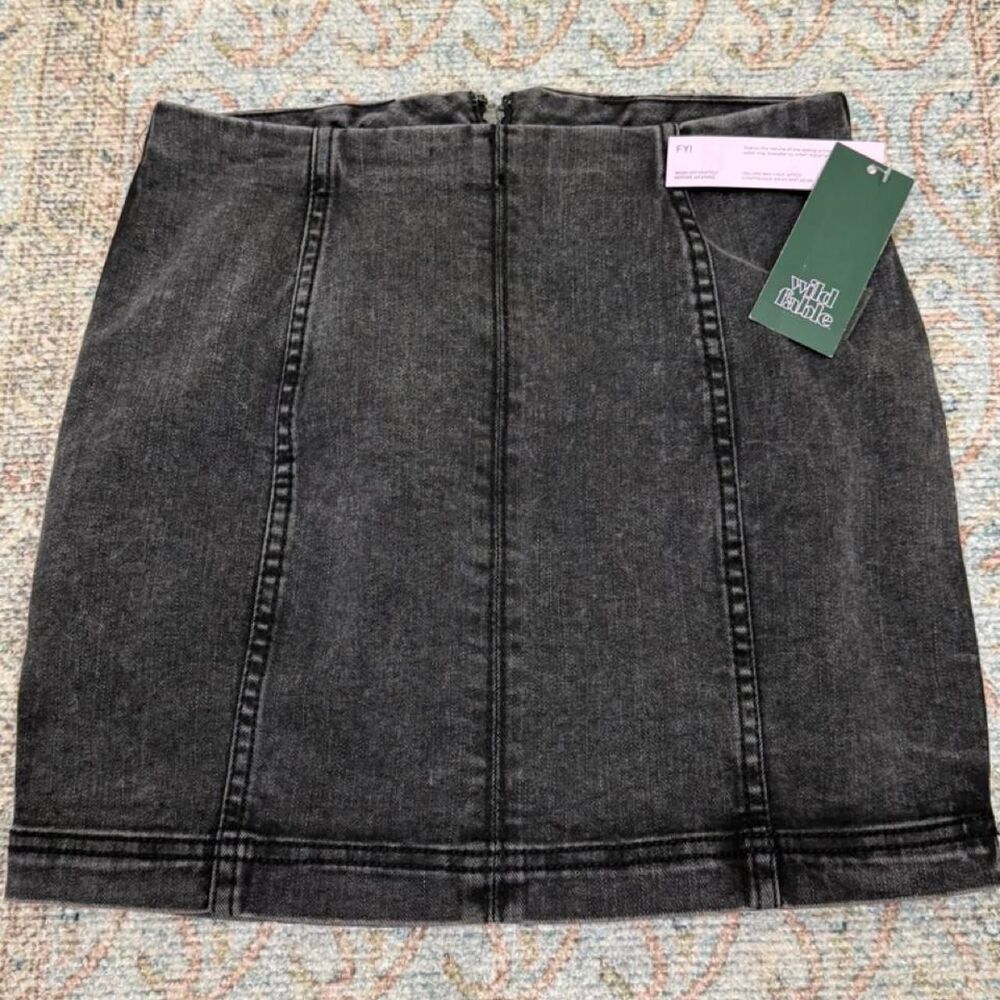 Wild-fable Women's Black and Grey Skirt